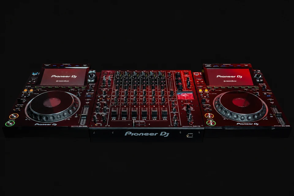 Pioneer CDJ 3000 and DJM V10 setup