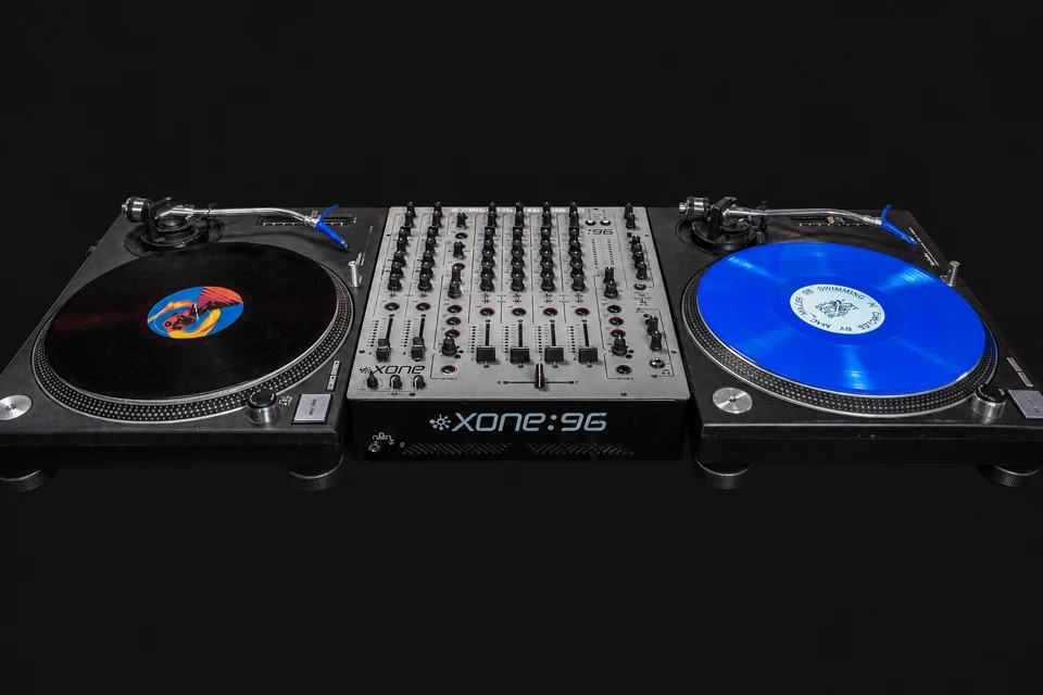 Allen and Heath Xone 96 with Technics SL-1200 setup